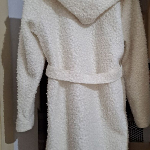 Zic Zac coat like new, white, size Medium with pockets and belt