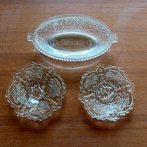 Vintage glass serving set with small platter and two plates, like new