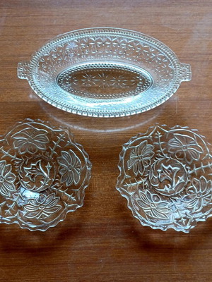 Vintage glass serving set with small platter and two plates, like new