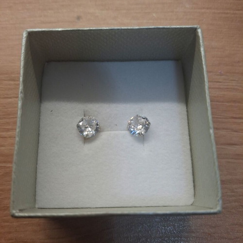 925 Silver Earrings new with large zirconia in gift box