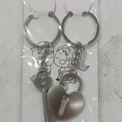 Keychain set of 2 new, heart and heart key design