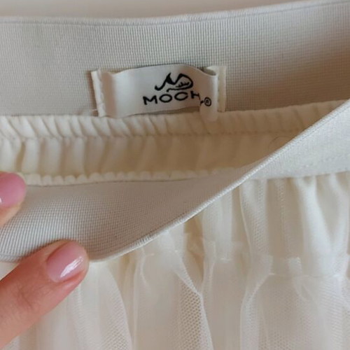 Mochy skirt beige like new, size Small with ruffles