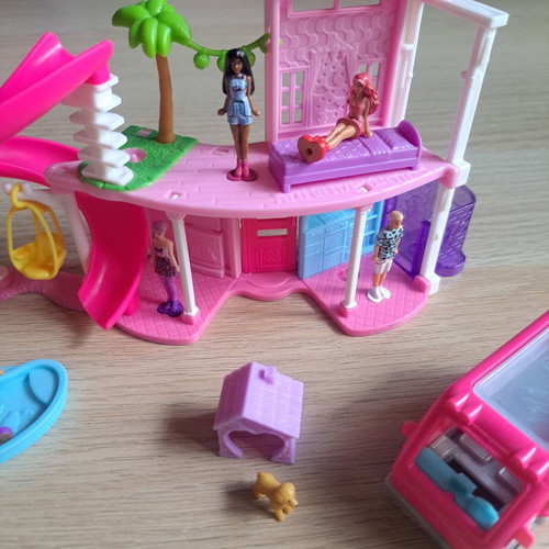 Barbieland Barbie Mini House with Mini Vehicles and 6 Mini Figures like new