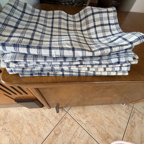 Handmade vintage tablecloth and 7 napkins used, 100% cotton