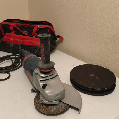 Bosch Professional 230mm Angle Grinder like new with tool bag