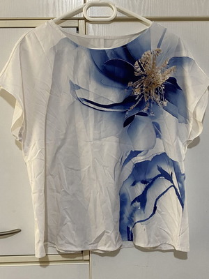 Women's blouse like new, size L, white and blue
