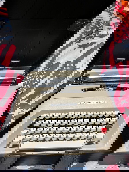 Γραφομηχανή Olivetti Lettera 35