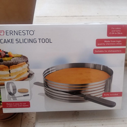 Ernesto Cake Slicing Tool adjustable 24-33cm with knife
