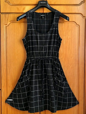 Attrattivo dress black with minimal design like new
