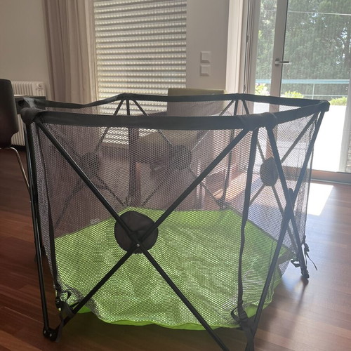 Lionelo Noor Playpen like new, lightweight and portable