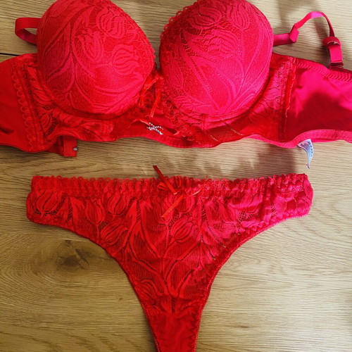Lingerie set new, red