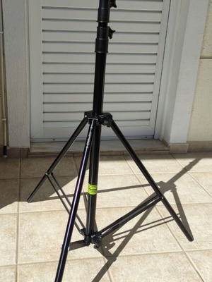 Manfrotto 004BAC and 004B professional light stands like new set