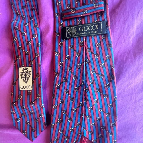 Gucci tie striped blue and red like new 100% silk
