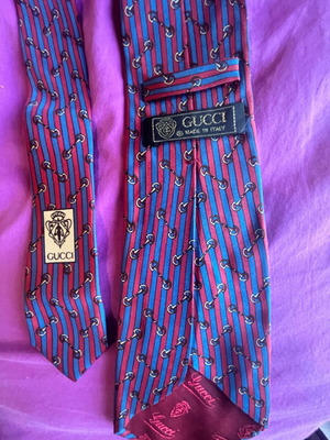 Gucci tie striped blue and red like new 100% silk