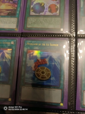 Yu-Gi-Oh Medallion of the Ice Barrier like new