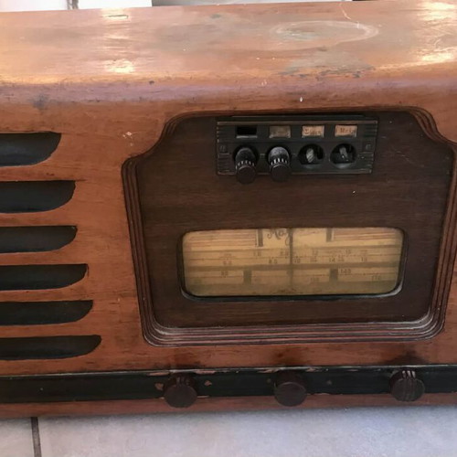 Majestic vintage radio used, wooden cabinet, 1930s-40s
