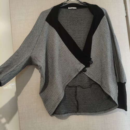 Oversize asymmetrical knitted cardigan cape Positivo fashion like new