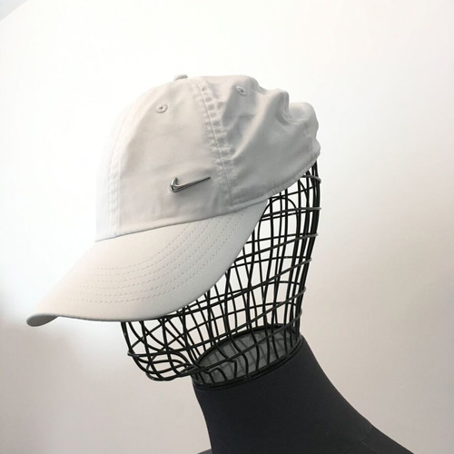 Nike unisex hat like new, white