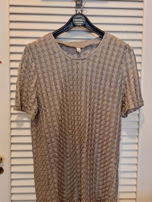 Brown lined blouse with design like new, size M