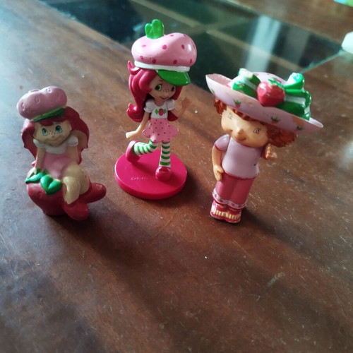 Strawberry Shortcake figures set of 3 like new