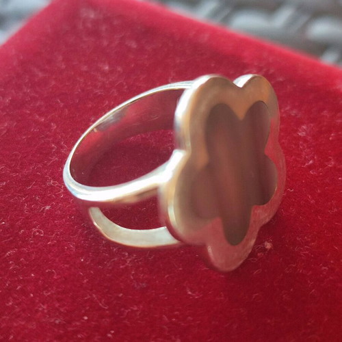 Silver 925 modern ring with enamel flower shape like new