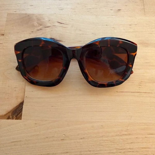 Tortoise sunglasses used with brown tinted lenses