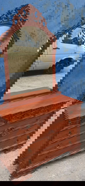 τουαλέτα σκαλιστη