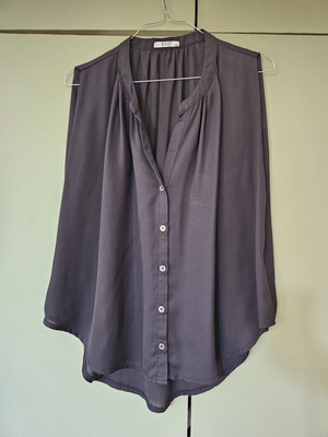 Women's sleeveless shirt black size S/M used