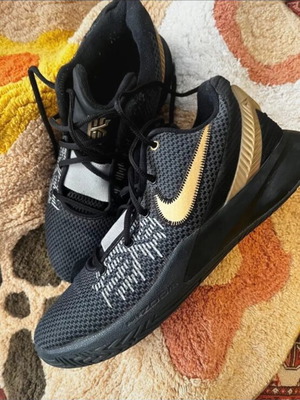 Nike athletic shoes size 42.5 like new, black and gold