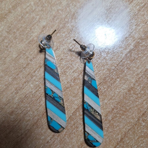 Turquoise earrings new with turquoise, brown and gold details
