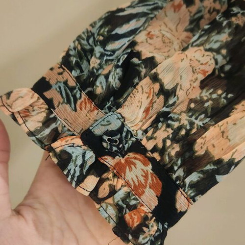 Mango floral shirt like new, airy, multicolored, size M