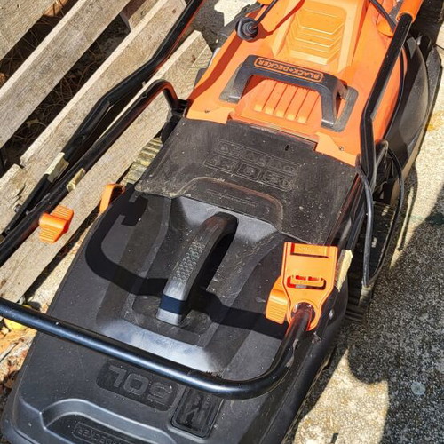 Black & Decker BEMW481BH electric lawn mower 1800W 42 cm blade