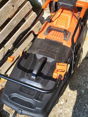 Black & Decker BEMW481BH electric lawn mower 1800W 42 cm blade