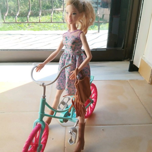 Barbie set used with 6 dolls, bicycle, pool and accessories