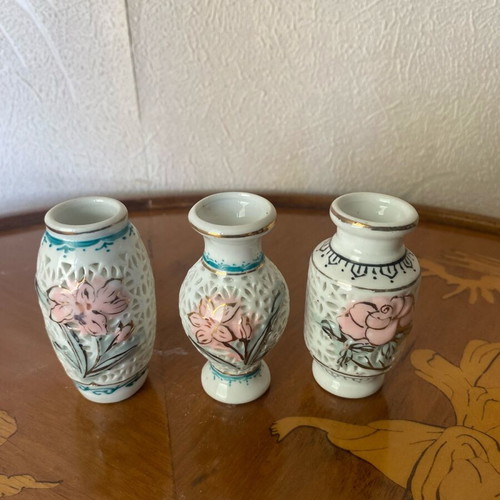 Porcelain vases like new, set of 3 vintage with floral design