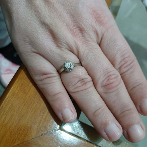 18K Engagement Ring with Diamond new, size 15.5