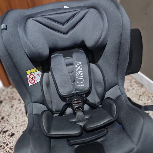 Axkid Minikid 2 Premium car seat like new 0-7 years