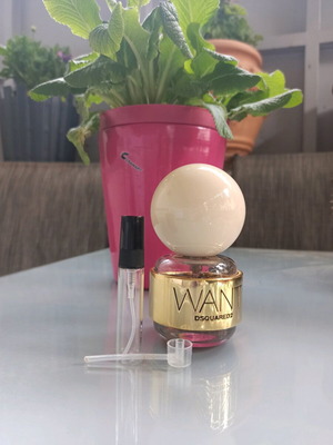 Want DSQUARED² perfume decant 5ml like new