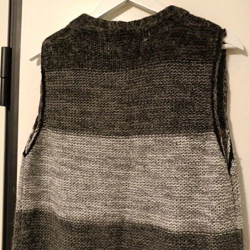 Breach women's knitted vest XL like new, gray and black