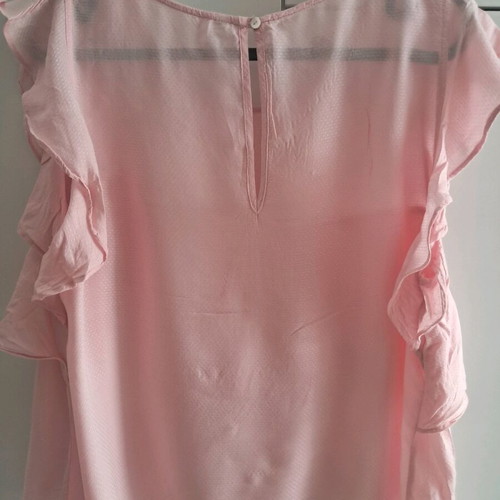 Sleeveless blouse with ruffles on sleeves size M like new