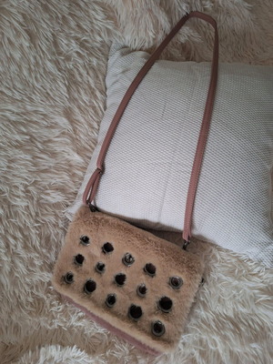 Fur shoulder bag like new, beige and pink