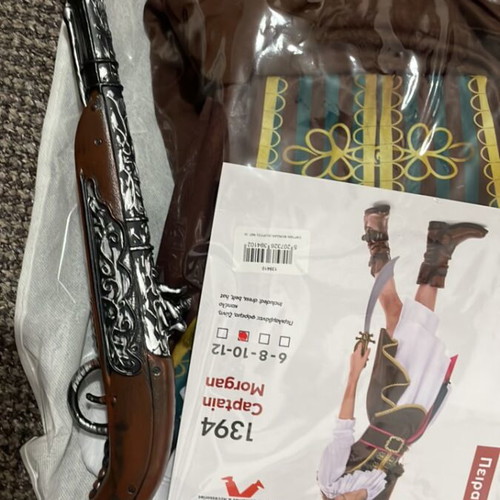 Pirate costume for girl 10 years like new
