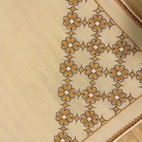 Handmade antique embroidered tablecloth with 1 napkin