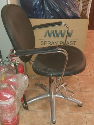 Hairdressing chairs used, set of 2 with hydraulic system