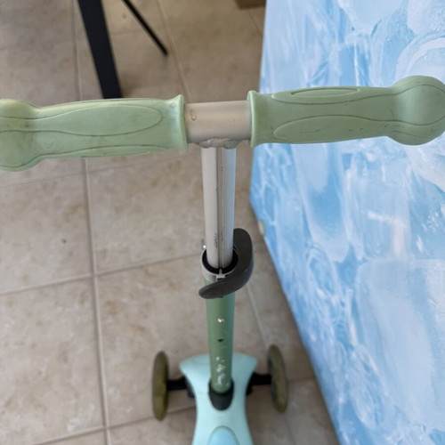 Globber scooter used, mint color, adjustable handlebar, kids 3+