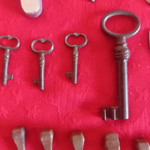 Vintage keys and hand-forged nails used, lot of 40 items