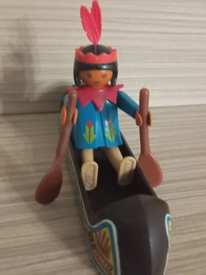 Playmobil Индианка в кану с отлично състояние