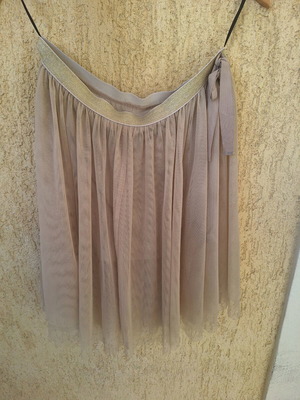 H&M tulle skirt in soft beige color, like new, size large