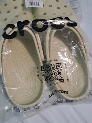 Crocs women's classic clogs slippers size 41-42 new beige