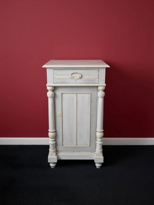 Vintage ξύλινο κομοδίνο shabby chic στυλ μεταχειρισμένο